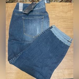 TORRID JEGGING Skinny JEANS Womens Size 26 NWT medium wash distressed jeans